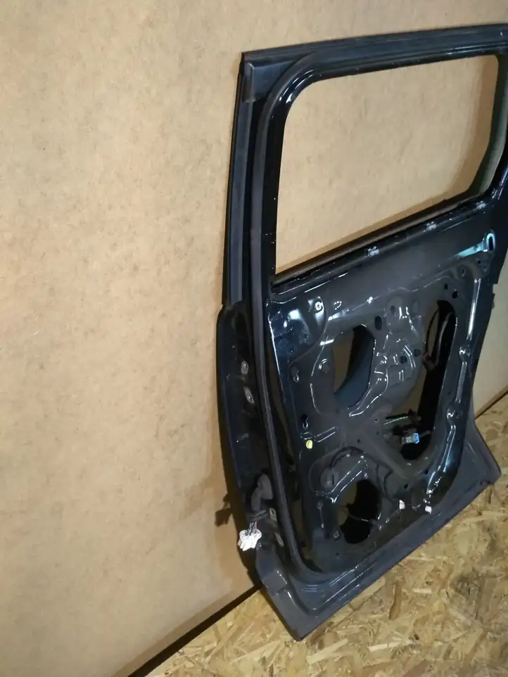 (2009 - 2015) Задняя дверь — фото 2