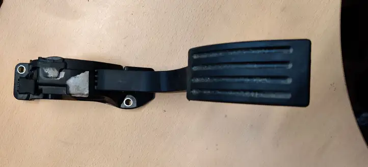 Ford Focus (2015 - 2019) EV619F836AA Педаль акселератора — фото 2