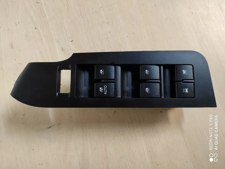 Chevrolet Captiva (2011 - 2013) 202005436 Кнопка стеклоподъемников — фото 1