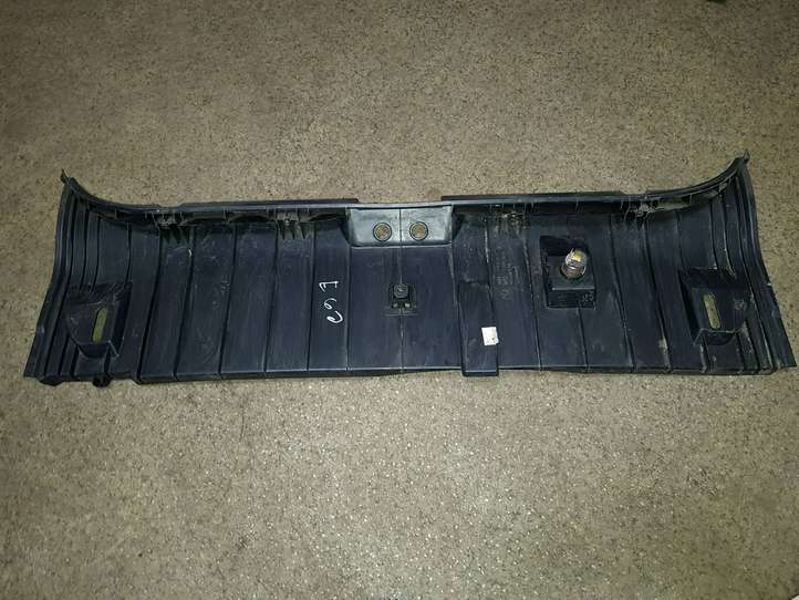 BMW 5 E60 E61 (2004 - 2010)  51477024863 Отделка порога багажника