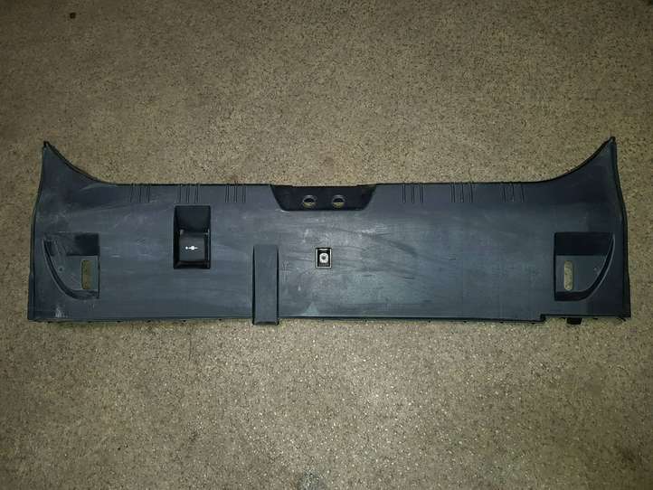 BMW 5 E60 E61 (2004 - 2010)  51477024863 Отделка порога багажника