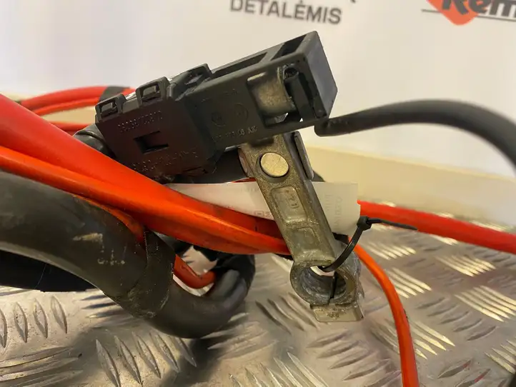 BMW X3 E83 (2003 - 2010)  690874504 Узел подключения плюсовых проводов