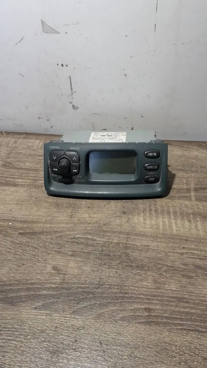 Toyota Yaris (2003 - 2005) 8611052020 Магнитола / мультимедийная система — фото 1
