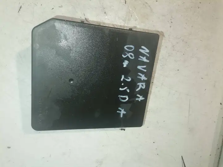 Nissan Navara D40 (2004 - 2015)  Ppt30m10 Ящик предохранителей (комплект)