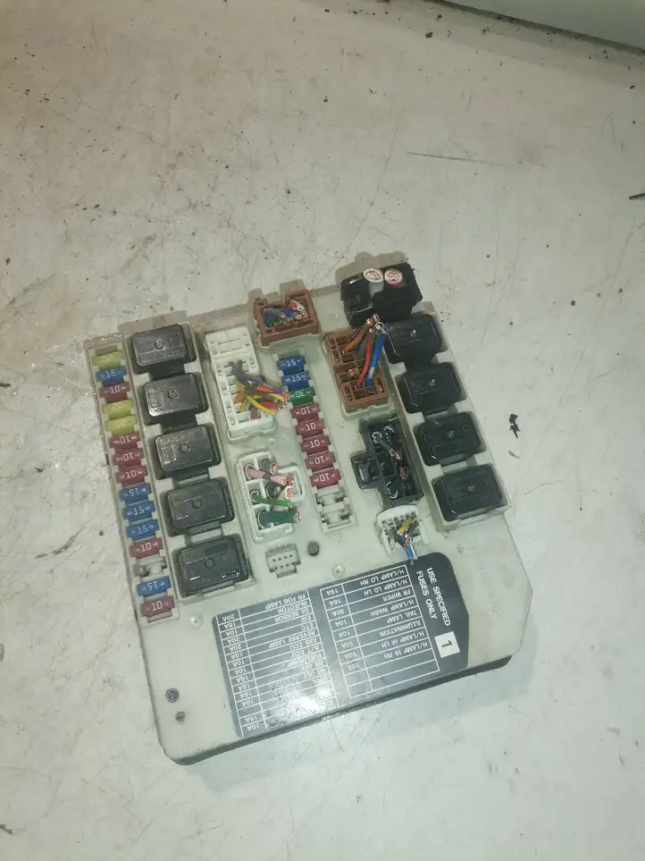 Nissan Navara D40 (2004 - 2015)  Ppt30m10 Ящик предохранителей (комплект)