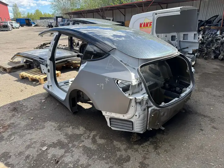 Tesla Model 3 (2017 - 2023) Задняя часть кузова — фото 1