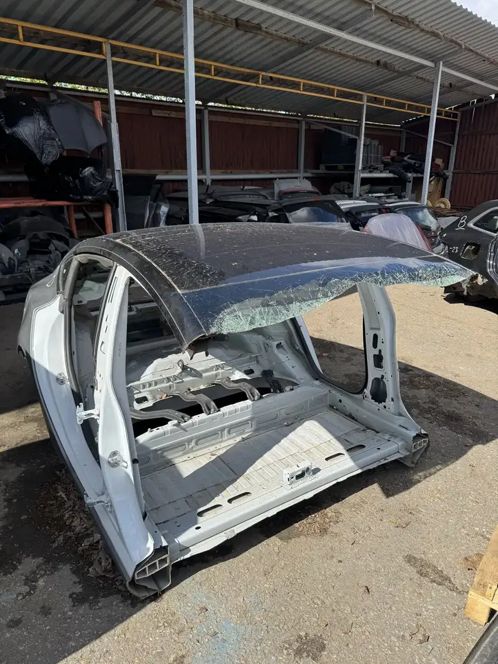 Tesla Model 3 (2017 - 2023) Задняя часть кузова — фото 7