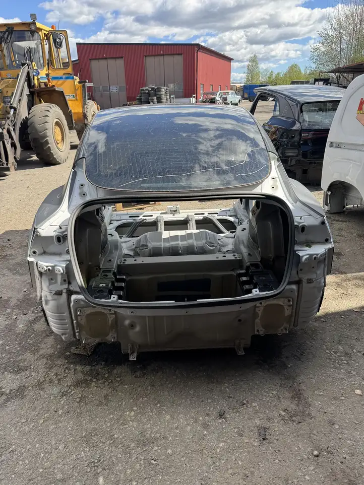 Tesla Model 3 (2017 - 2023) Задняя часть кузова — фото 8