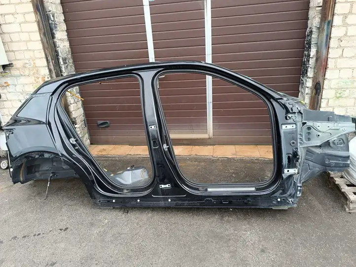 Volvo XC40 (2017 - ) Боковина кузова — фото 1