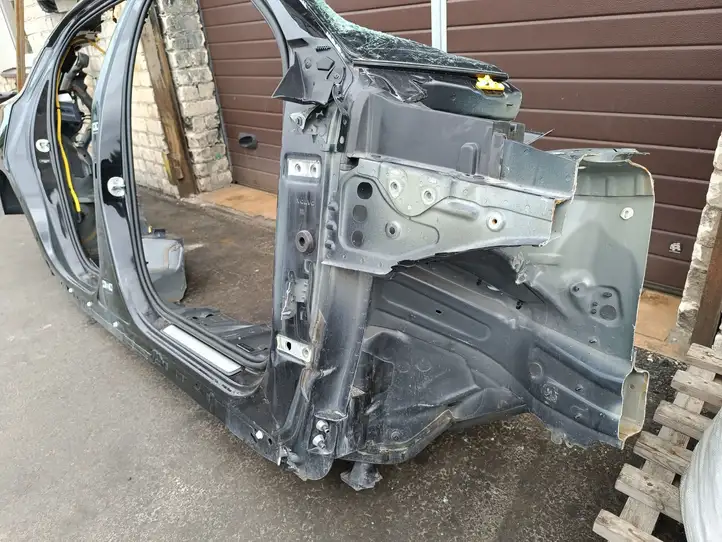 Volvo XC40 (2017 - ) Боковина кузова — фото 3