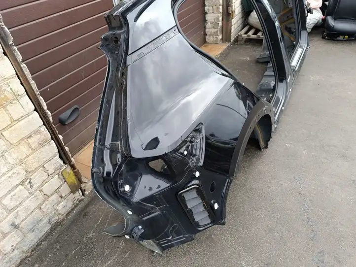 Volvo XC40 (2017 - ) Боковина кузова — фото 6