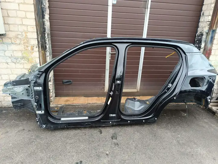 Volvo XC40 (2017 - ) Боковина кузова — фото 1