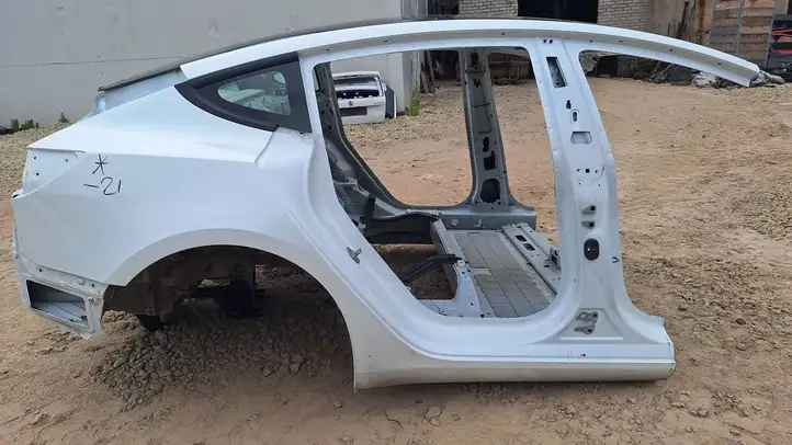 Tesla Model 3 (2017 - 2023) Задняя часть кузова — фото 4