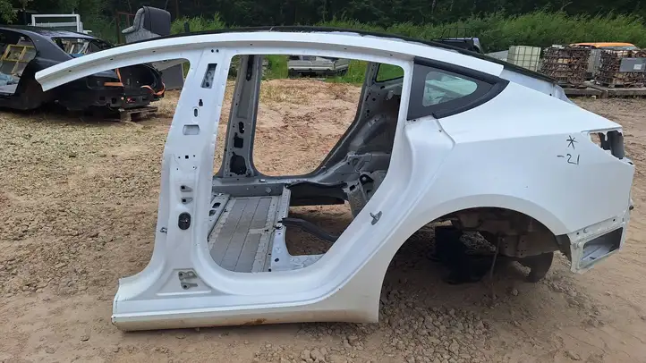 Tesla Model 3 (2017 - 2023) Задняя часть кузова — фото 5