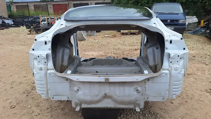 Tesla Model 3 (2017 - 2023) Задняя часть кузова — фото 8