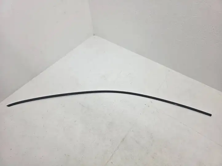 Bentley Bentayga (2015 - )  36A853985A Отделка (молдинг) передней двери