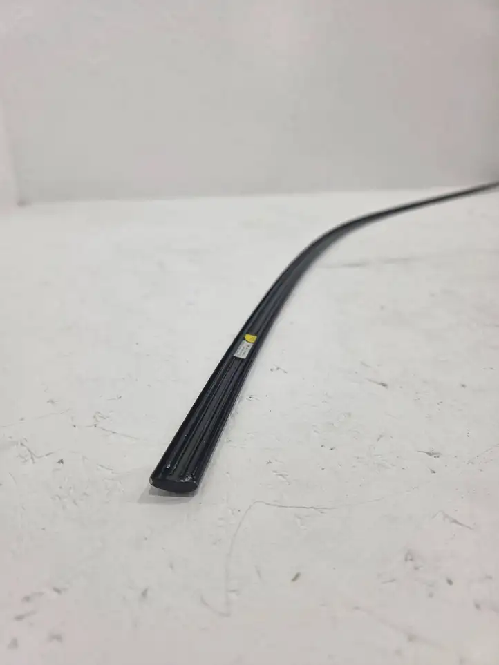 Bentley Bentayga (2015 - )  36A853985A Отделка (молдинг) передней двери