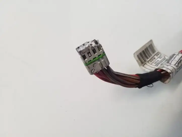 BMW 3 E90 E91 (2005 - 2012) 758063703 Проводка топливных форсунок — фото 3