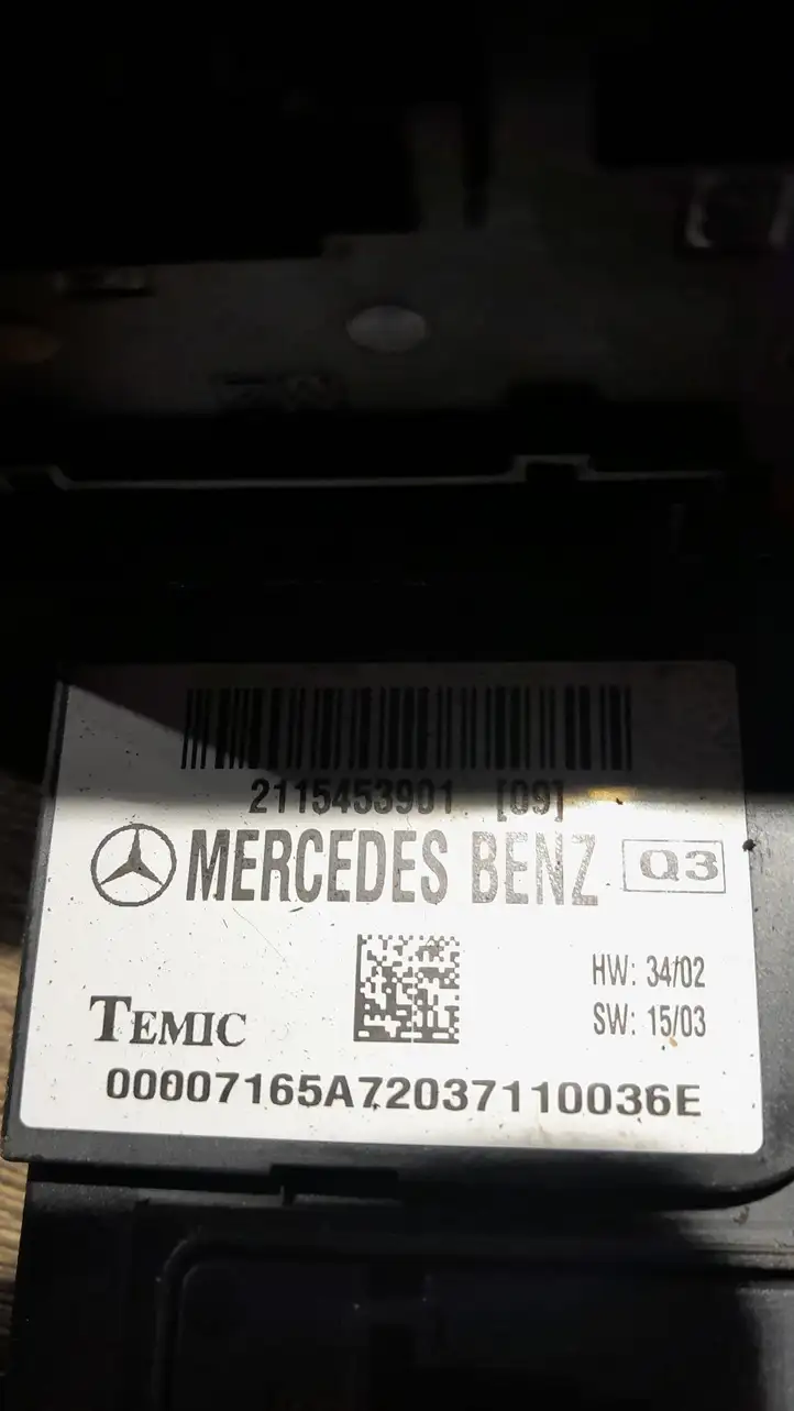 Mercedes-Benz E W211 (2002 - 2009) 2115453901 Блок предохранителей — фото 2