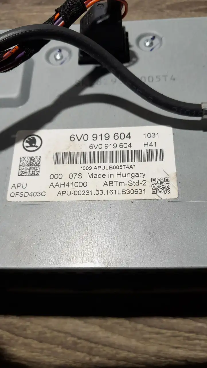 Skoda Fabia Mk3 (NJ) (2015 - 2021) 6V0919604 Магнитола / мультимедийная система — фото 3
