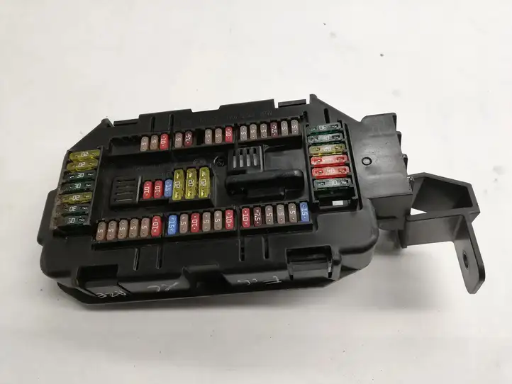 BMW X6 F16 (2014 - 2017)  9265835 Ящик предохранителей (комплект)