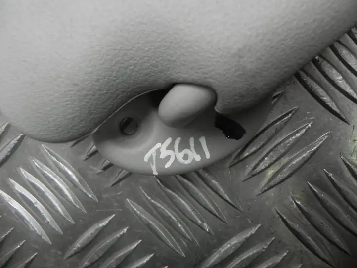 Toyota Yaris (2012 - 2014) Солнцезащитный козырек — фото 3