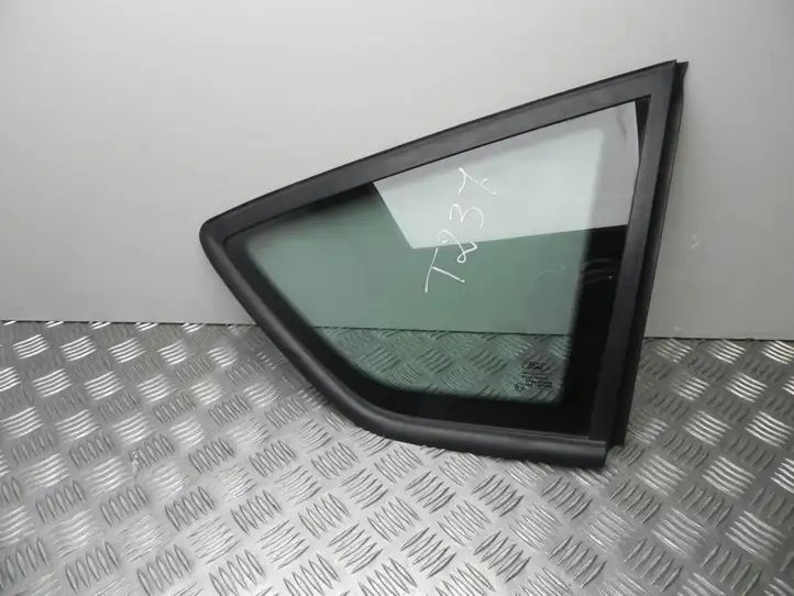 Ford C-MAX II (2010 - 2015) AM51R29750 Форточка двери — фото 1