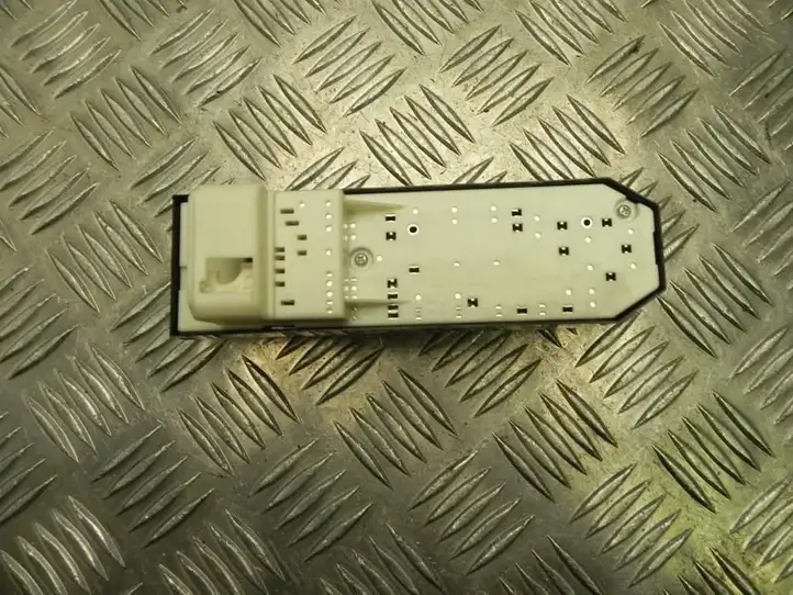 Toyota Yaris (2012 - 2014) 9902N3N Блок кнопок стеклоподъемников — фото 2