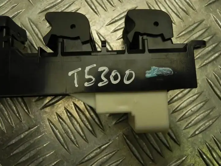 Toyota Yaris (2012 - 2014) 9902N3N Блок кнопок стеклоподъемников — фото 3