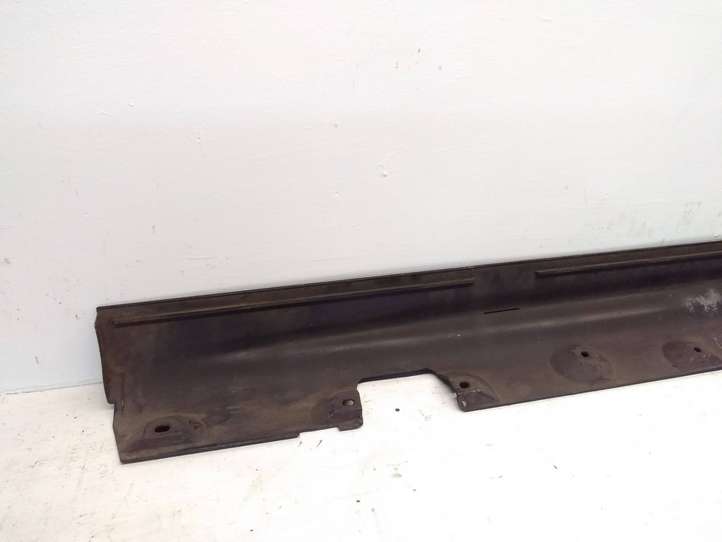 BMW 3 E46 (1998 - 2005)  8226118 Порог