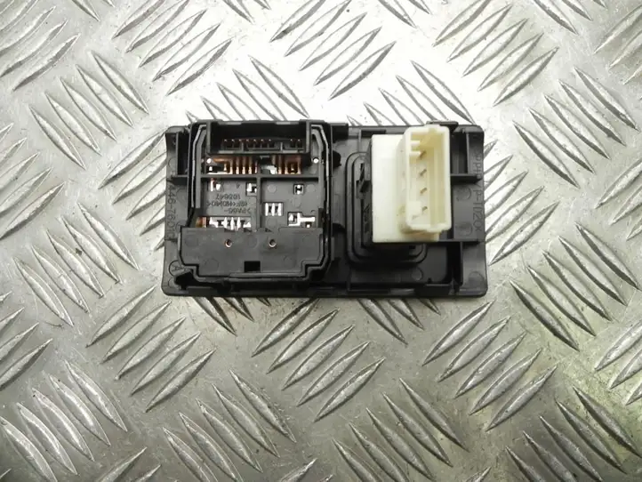Lexus CT 200H (2010 - 2013) 5544676010 Кнопка стеклоподъемников — фото 2