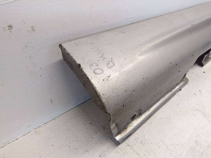 BMW 3 E46 (1998 - 2005)  8209755 Порог