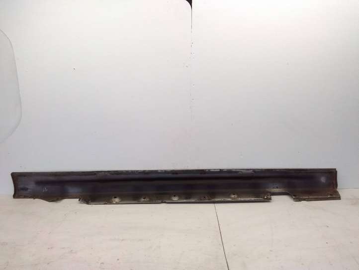 BMW 3 E46 (1998 - 2005)  8209755 Порог