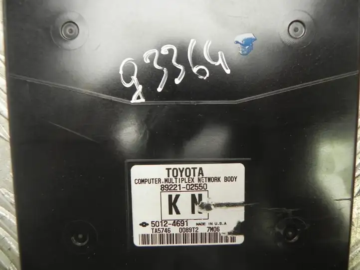 Toyota Corolla E160 E170 (2013 - ) 8922102550 Прочие блоки управления — фото 3
