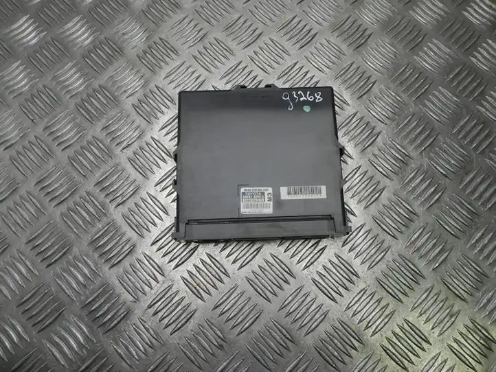 Toyota Yaris (2012 - 2014) 8926102010 Прочие блоки управления — фото 1