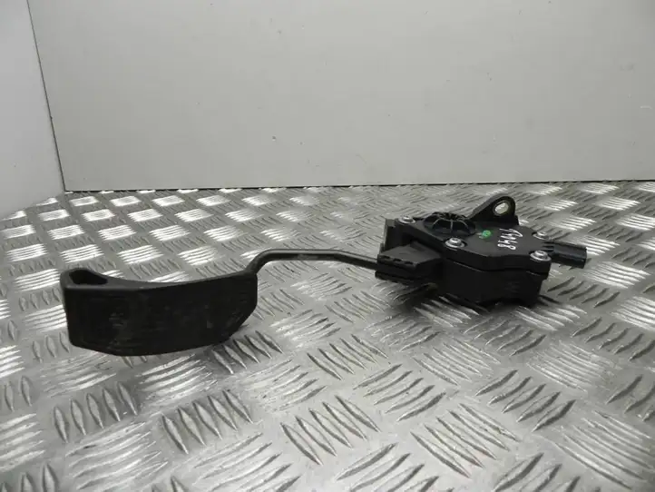 Toyota Prius (XW30) (2009 - 2015) 7811012040 Педаль акселератора — фото 1