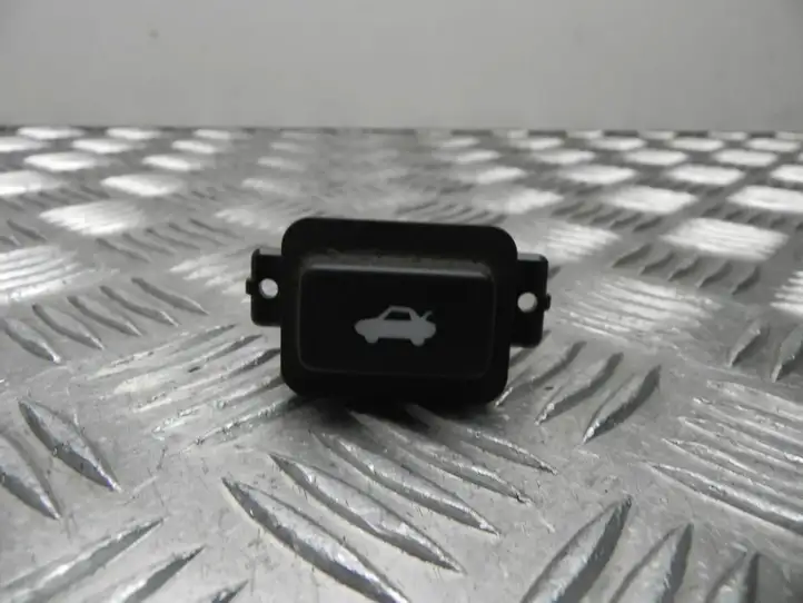Honda Accord (2008 - 2016) M26983 Кнопка закрытия крышки багажника — фото 1