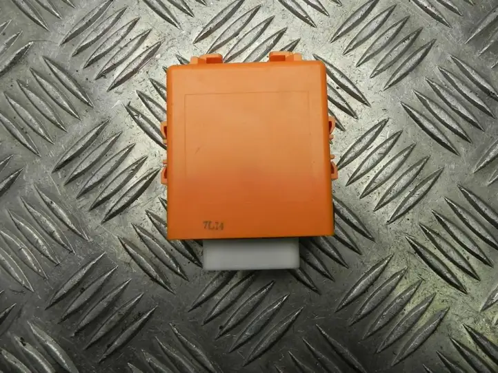 Toyota Prius (XW30) (2009 - 2015) 8597047020 Прочие блоки управления — фото 2