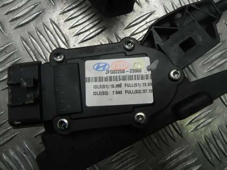Hyundai ix35 (2009 - 2013) CH327272S000 Педаль акселератора — фото 3