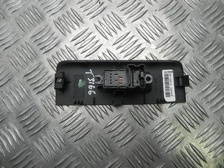 Nissan Navara D40 (2004 - 2015) 829615X01A Блок кнопок стеклоподъемников — фото 2