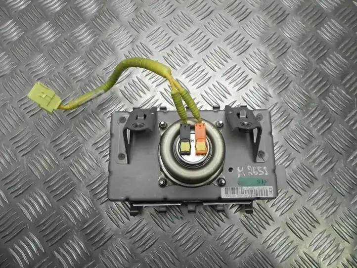 Toyota Prius (XW20) (2003 - 2009) 8214047020 Подушка безопасности пассажира — фото 4