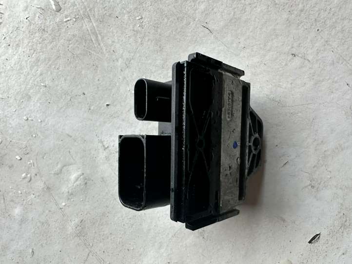 BMW 3 F30 F35 F31 (2012 - 2018)  8514120 Реле подогрева свеч