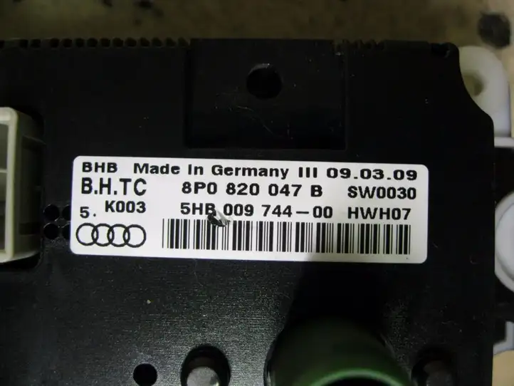 Audi A3/S3 8P (2008 - 2013) 8P0820047B Блок управления климат-контролем — фото 2