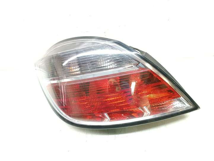 Opel Astra (2004 - 2009)  13222324 Задний фонарь в кузове