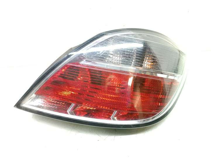 Opel Astra (2004 - 2009)  13222325 Задний фонарь в кузове
