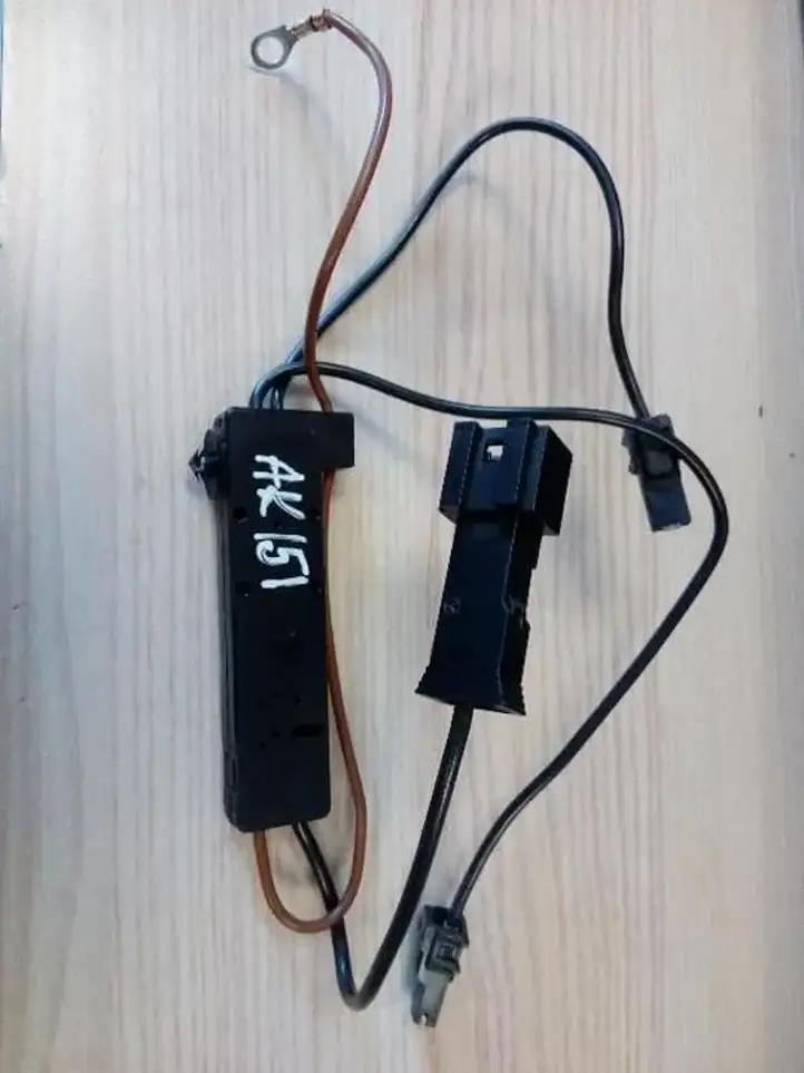 Mercedes-Benz C W204 (2007 - 2014) A2048708490 Усилитель антенны — фото 1