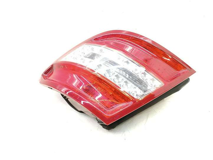 Mercedes-Benz C W204 (2007 - 2014)  08-440-1064R Задний фонарь в кузове