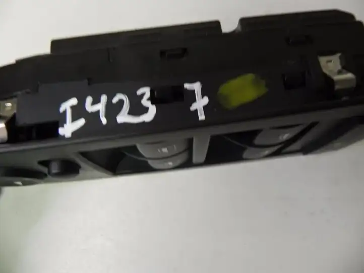 BMW 3 E90 E91 (2005 - 2012) 9217326 Кнопка стеклоподъемников — фото 3