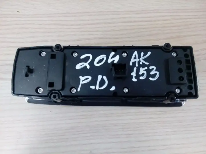 Mercedes-Benz Sprinter W906 (2006 - 2018) A2049055402 Блок кнопок стеклоподъемников — фото 3