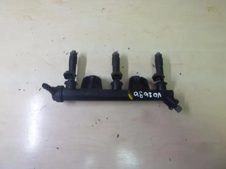 Volkswagen Polo V 6R (2009 - 2015) 03D133319K Топливная рампа — фото 1